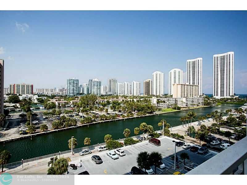 Sunny Isles Beach, FL 33160,500 Bayview Dr  #823