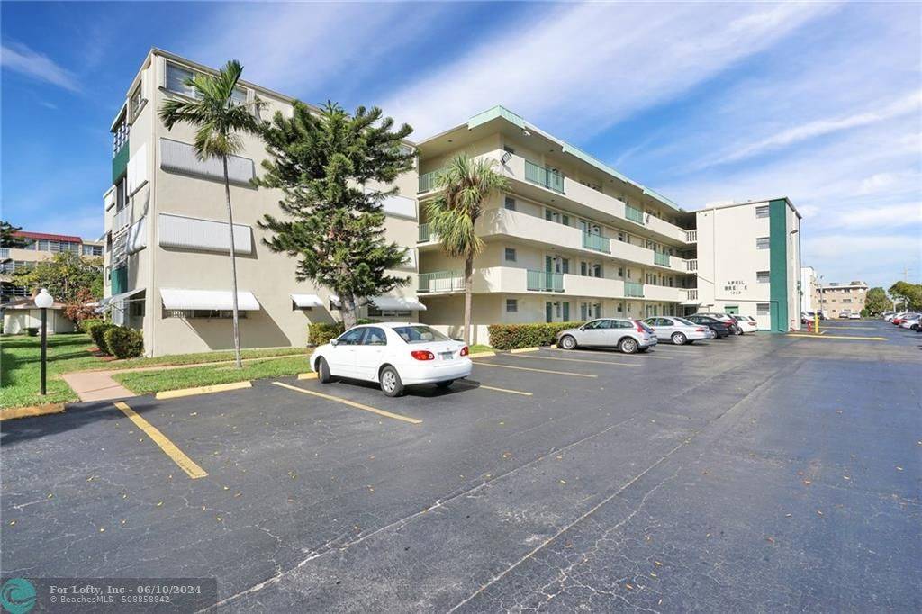 Hallandale, FL 33009,1333 E Hallandale Beach Blvd  #103