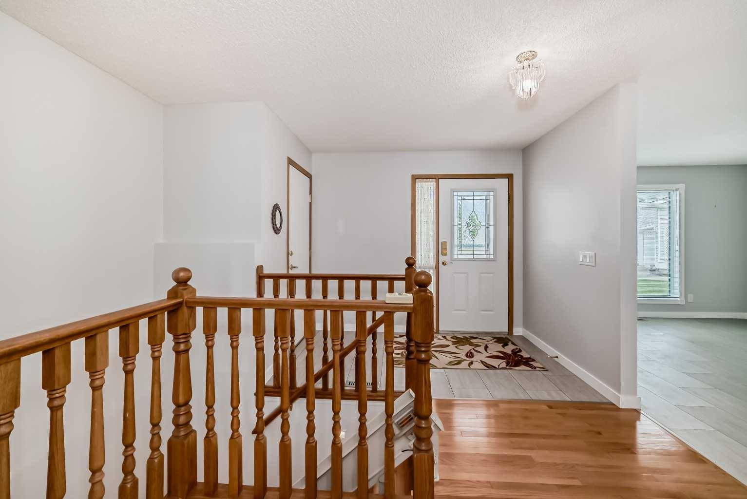 Calgary, AB T2J 7C2,44 Deer Ridge Close SE