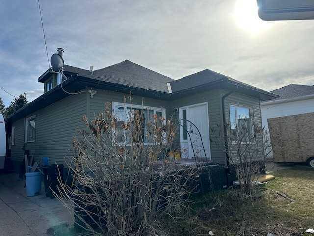 Cardston, AB T0K 0K0,270 5 AVE W