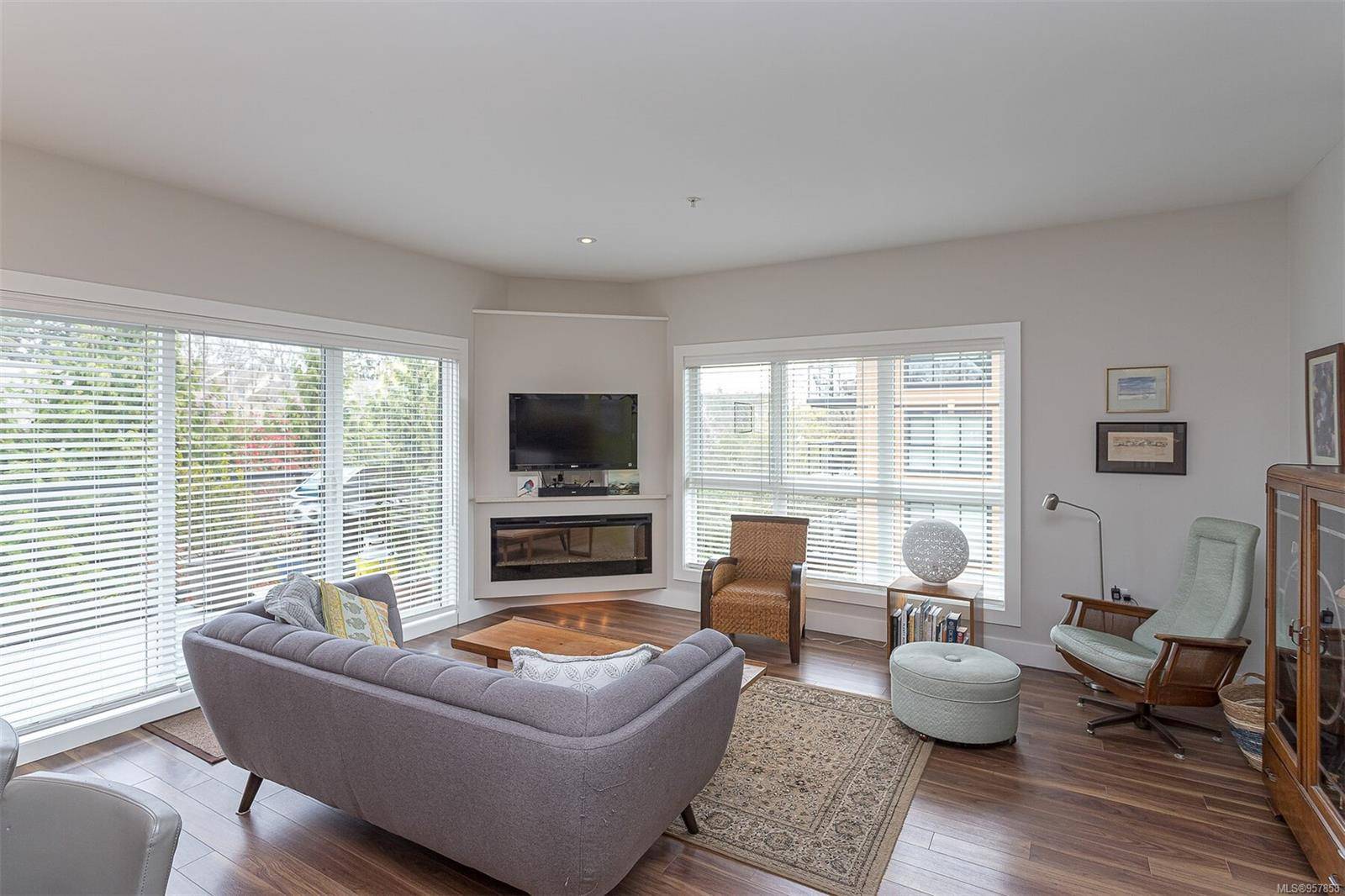 Saanich, BC V8Z 0E2,740 Travino Lane #308