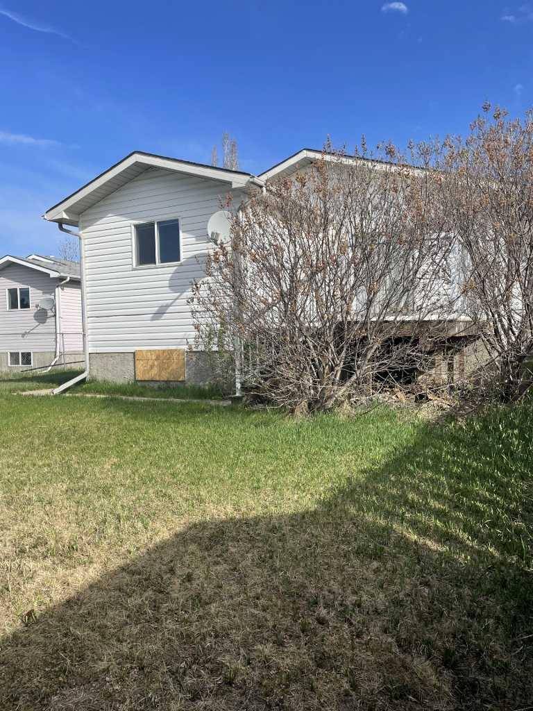 Grande Prairie, AB T8X 1K9,8829 104 AVE