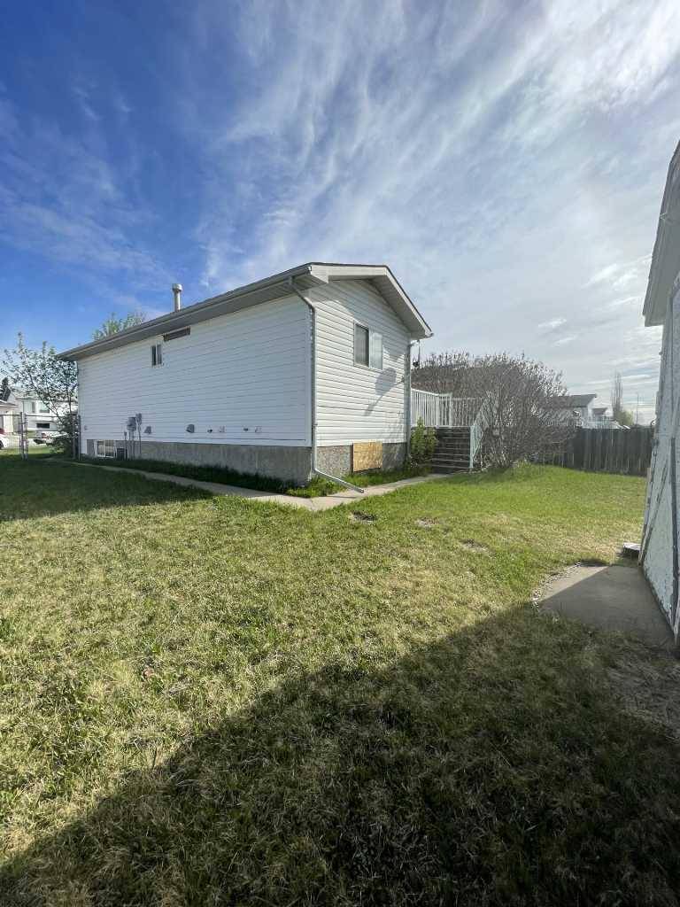 Grande Prairie, AB T8X 1K9,8829 104 AVE