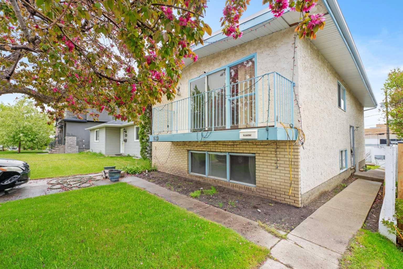 Calgary, AB T2M 0R8,1619 17 AVE NW