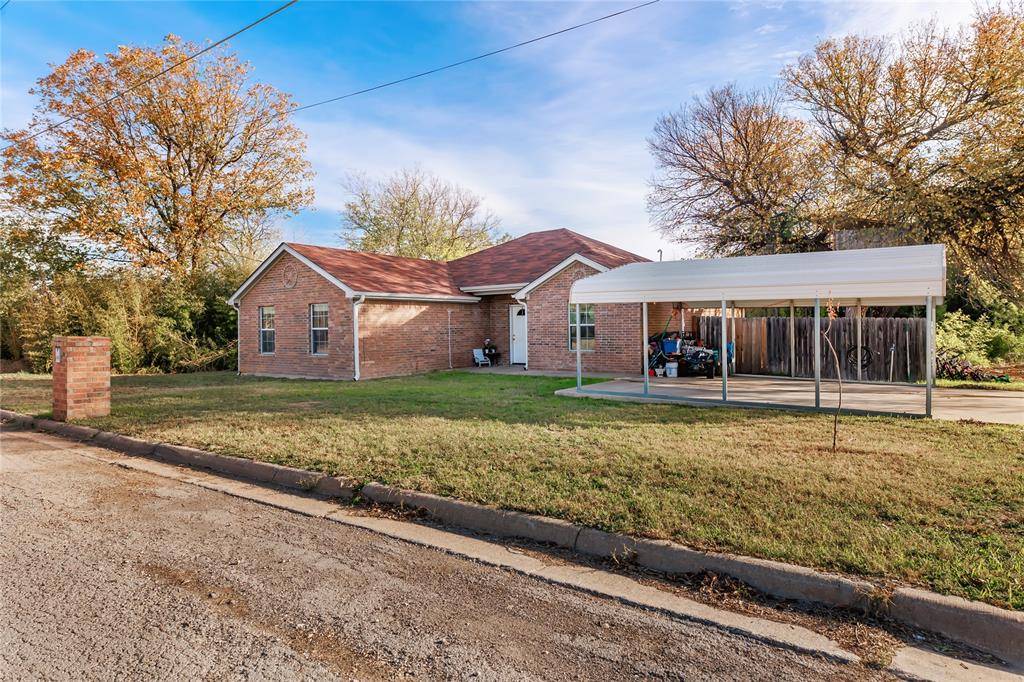 Brady, TX 76825,903 S Hackberry Street