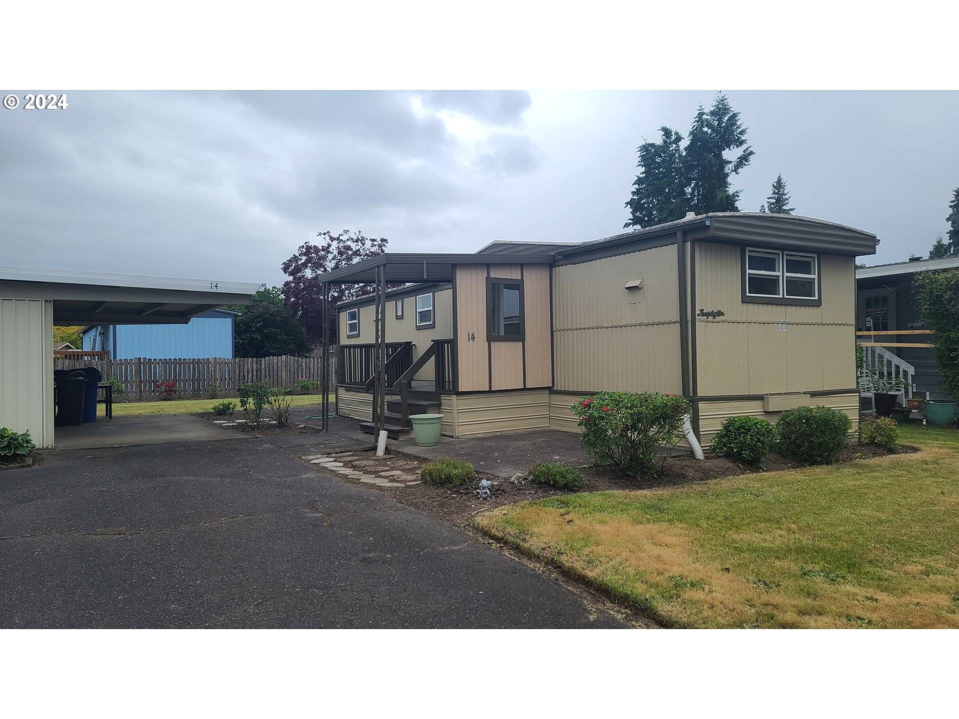 Salem, OR 97305,5422 PORTLAND RD NE #14