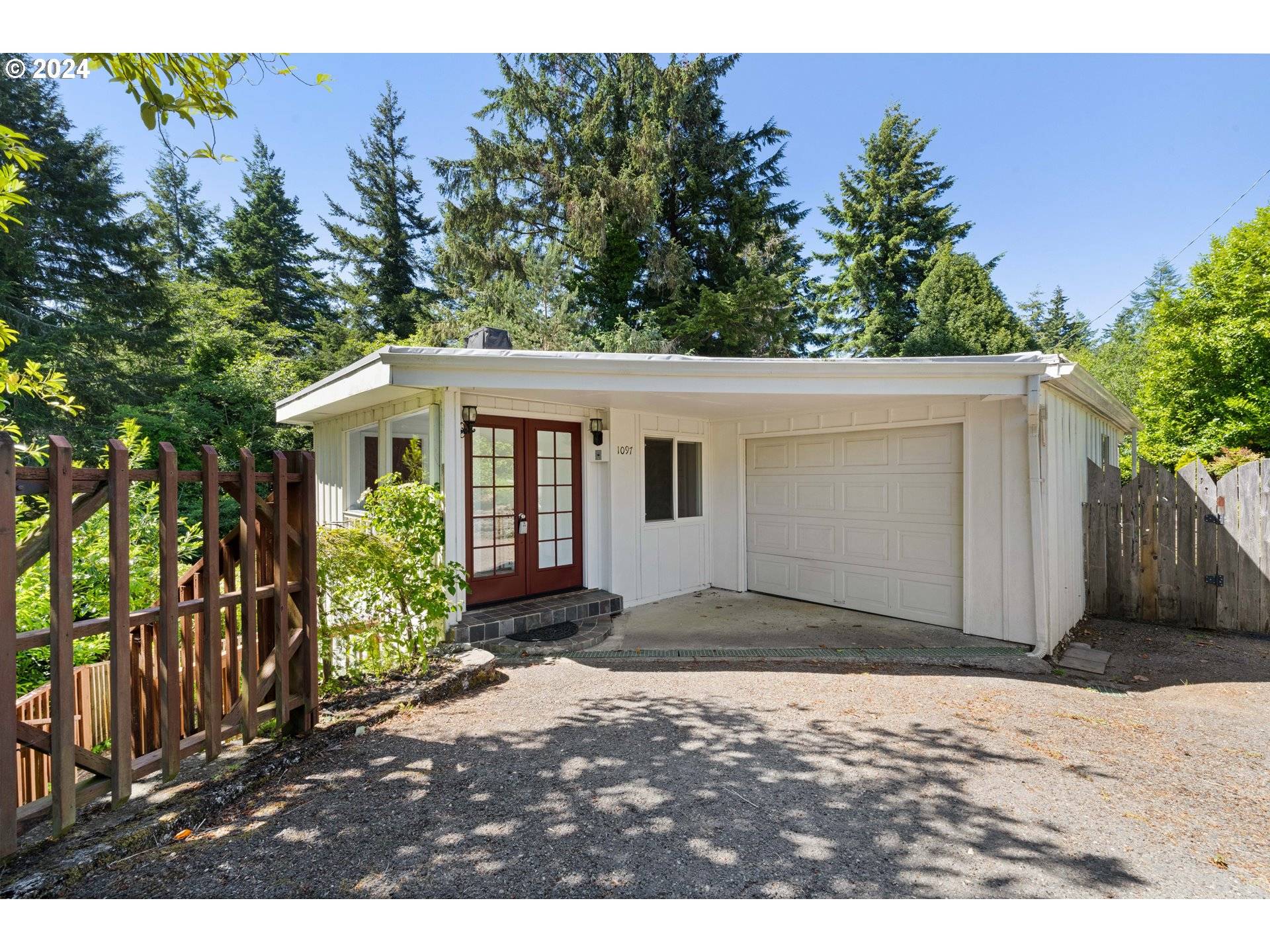 Coos Bay, OR 97420,1097 N 10TH CT