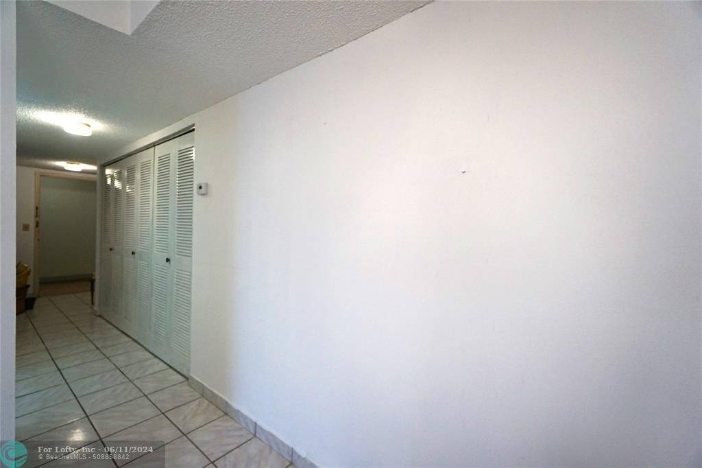 Miami Beach, FL 33141,6941 Carlyle Ave #4C