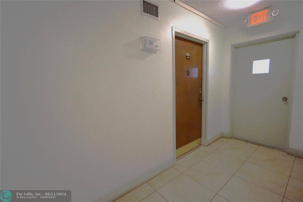 Miami Beach, FL 33141,6941 Carlyle Ave #4C