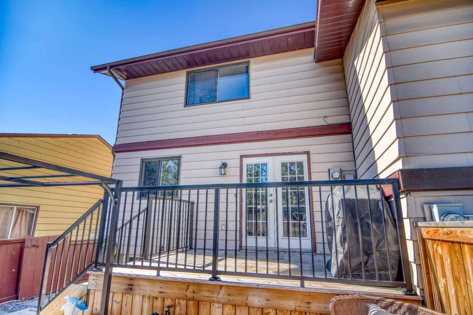 Calgary, AB T3H 1L1,20 Strathcona CRES SW