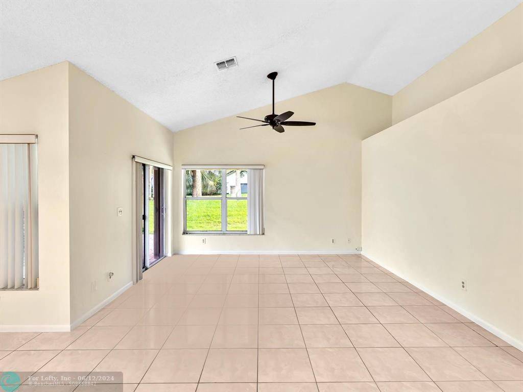 Davie, FL 33328,9050 N Lake Park Cir