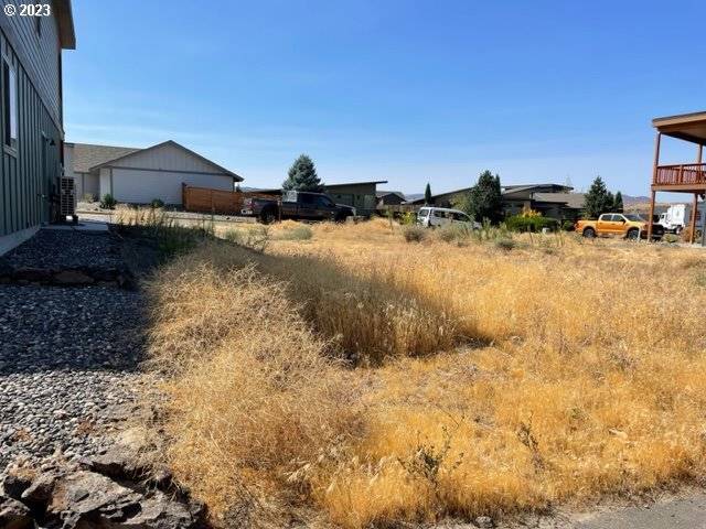 The Dalles, OR 97058,176 BLUE HERON CT