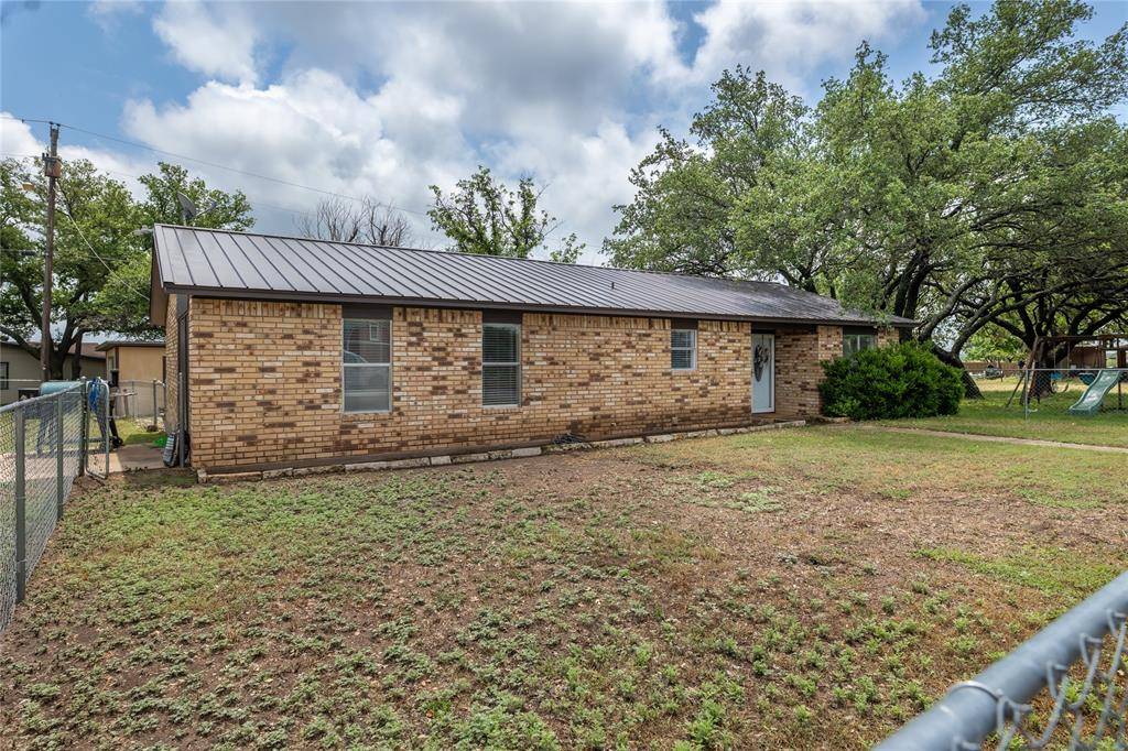 Brady, TX 76825,204 S Loop Drive