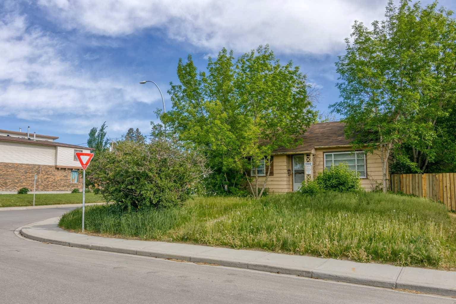 Calgary, AB T2M 0R5,1540 17 AVE NW