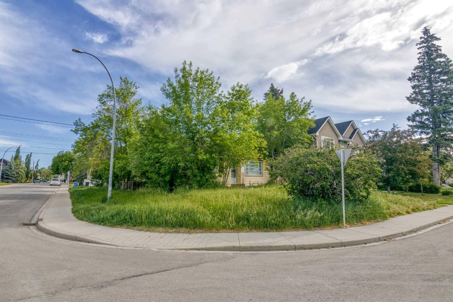 Calgary, AB T2M 0R5,1540 17 AVE NW