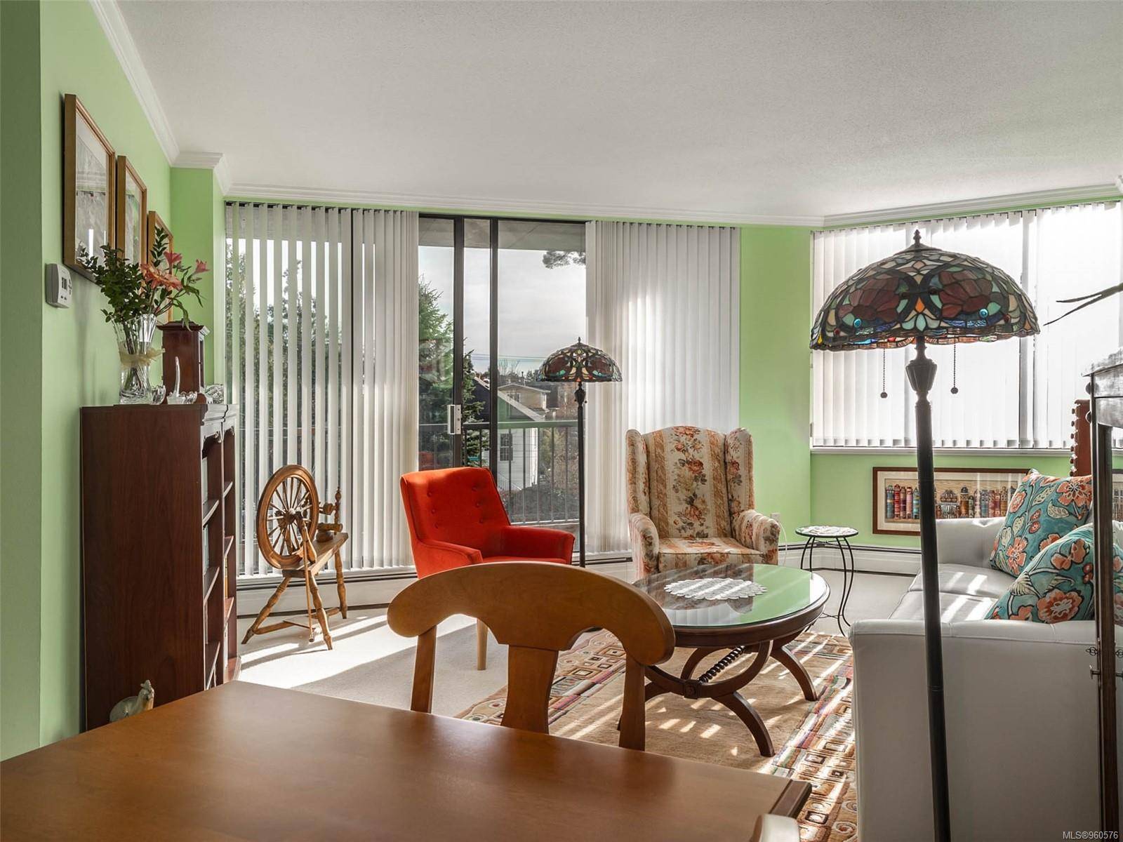 Victoria, BC V8V 1P7,620 Toronto St #201