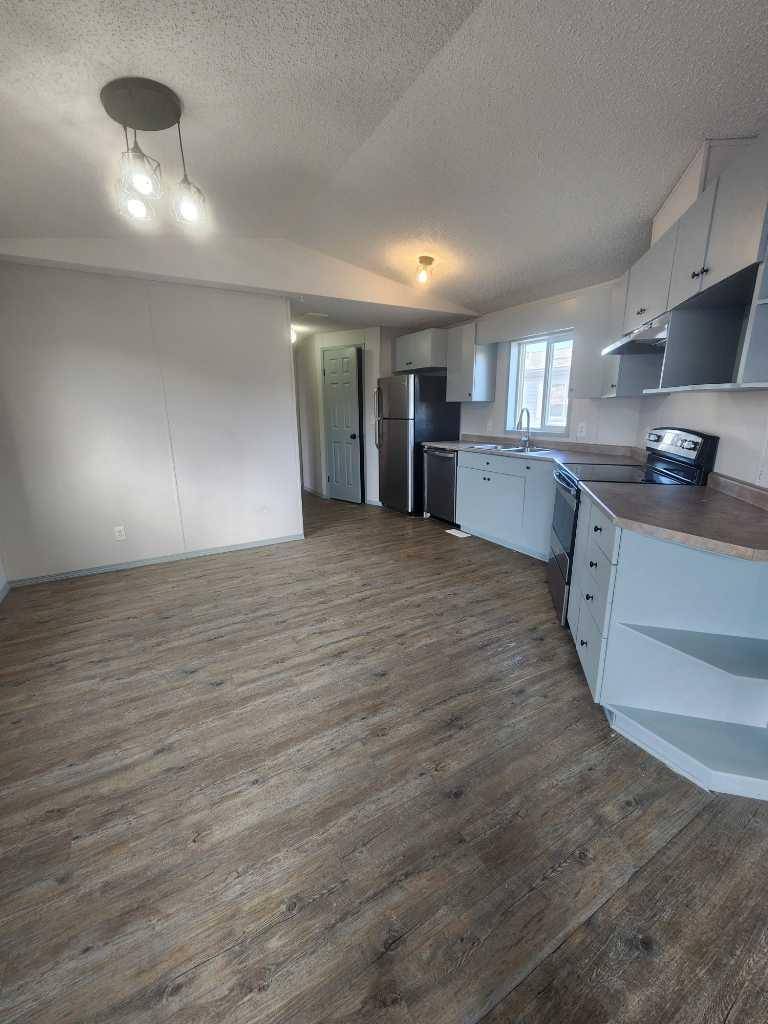 Clairmont, AB T8X 5E2,10807 98 ST