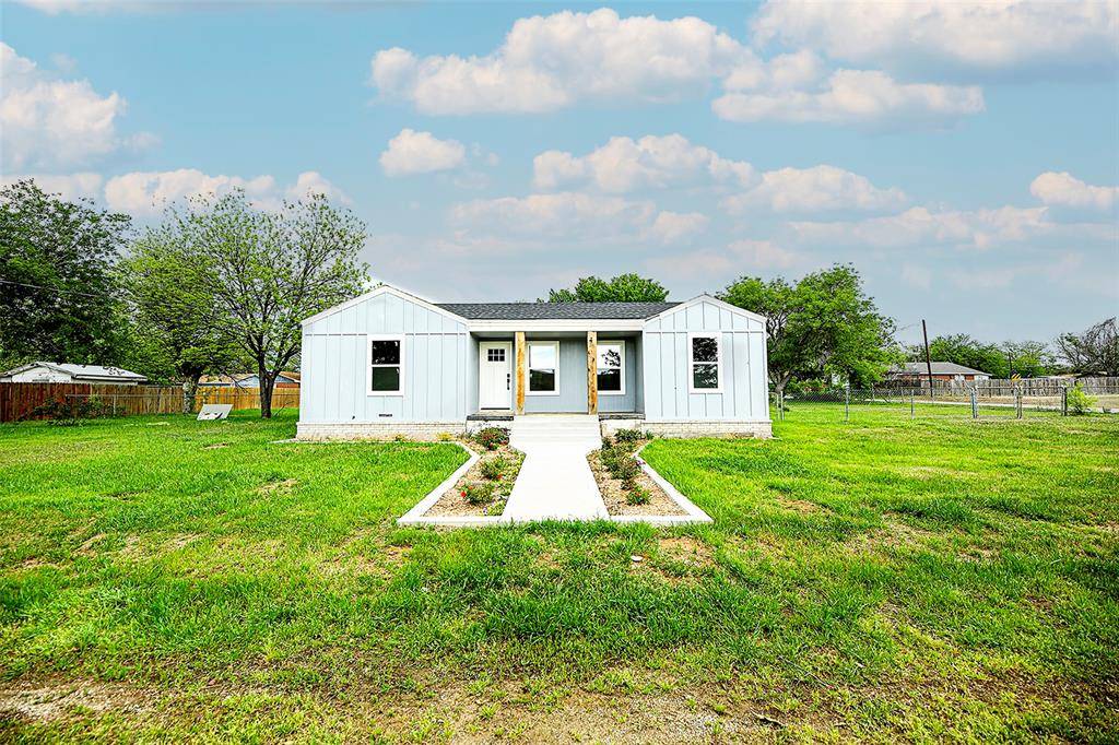 Henrietta, TX 76365,1008 E Spring Street