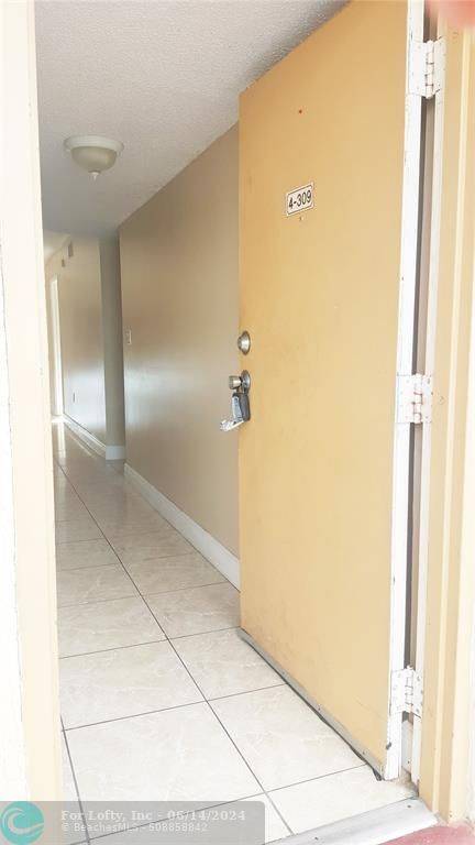 Hialeah Gardens, FL 33016,9917 W Okeechobee Rd  #3-309