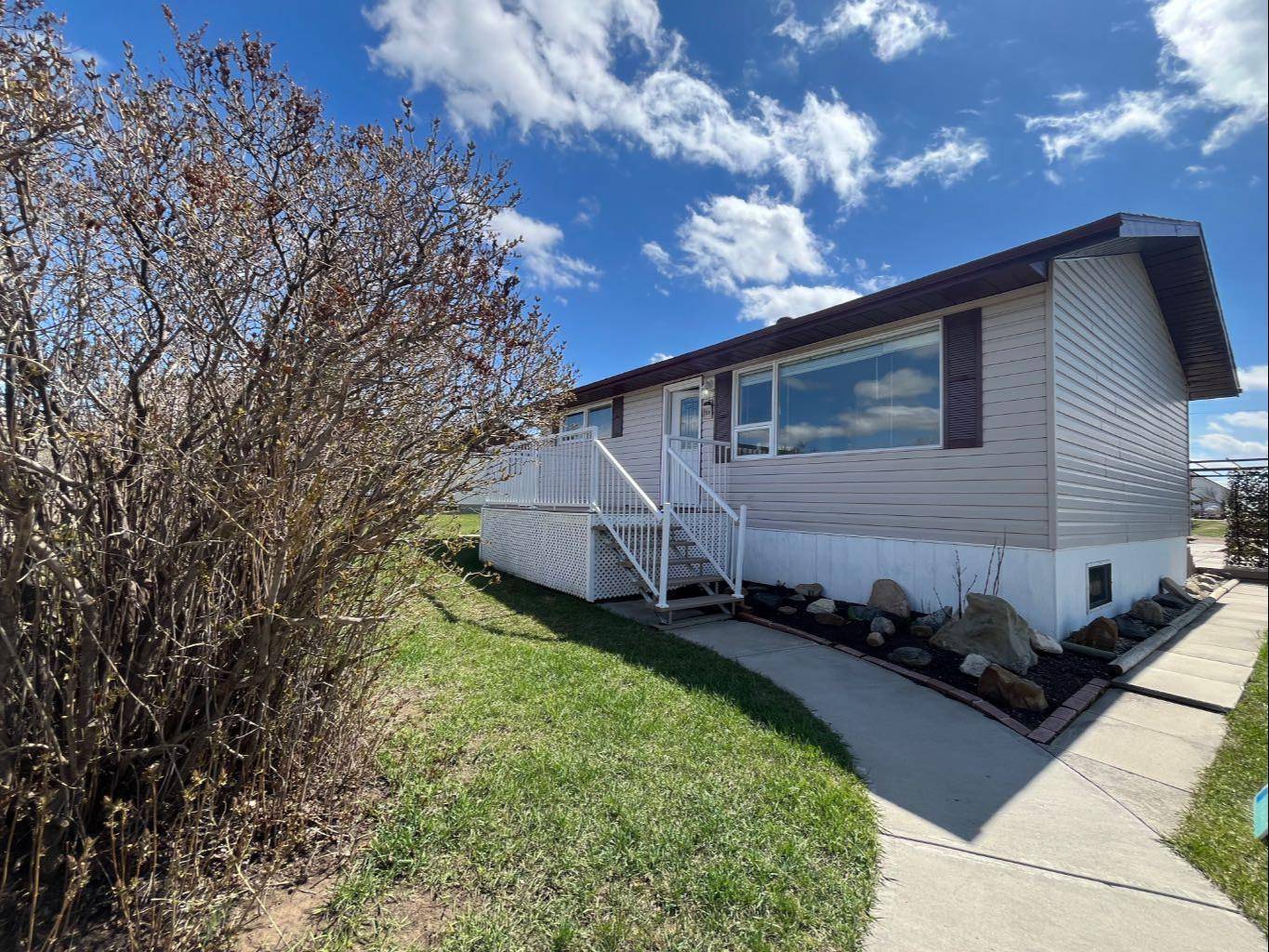 Youngstown, AB T0J 3P0,109 4 AVE SE