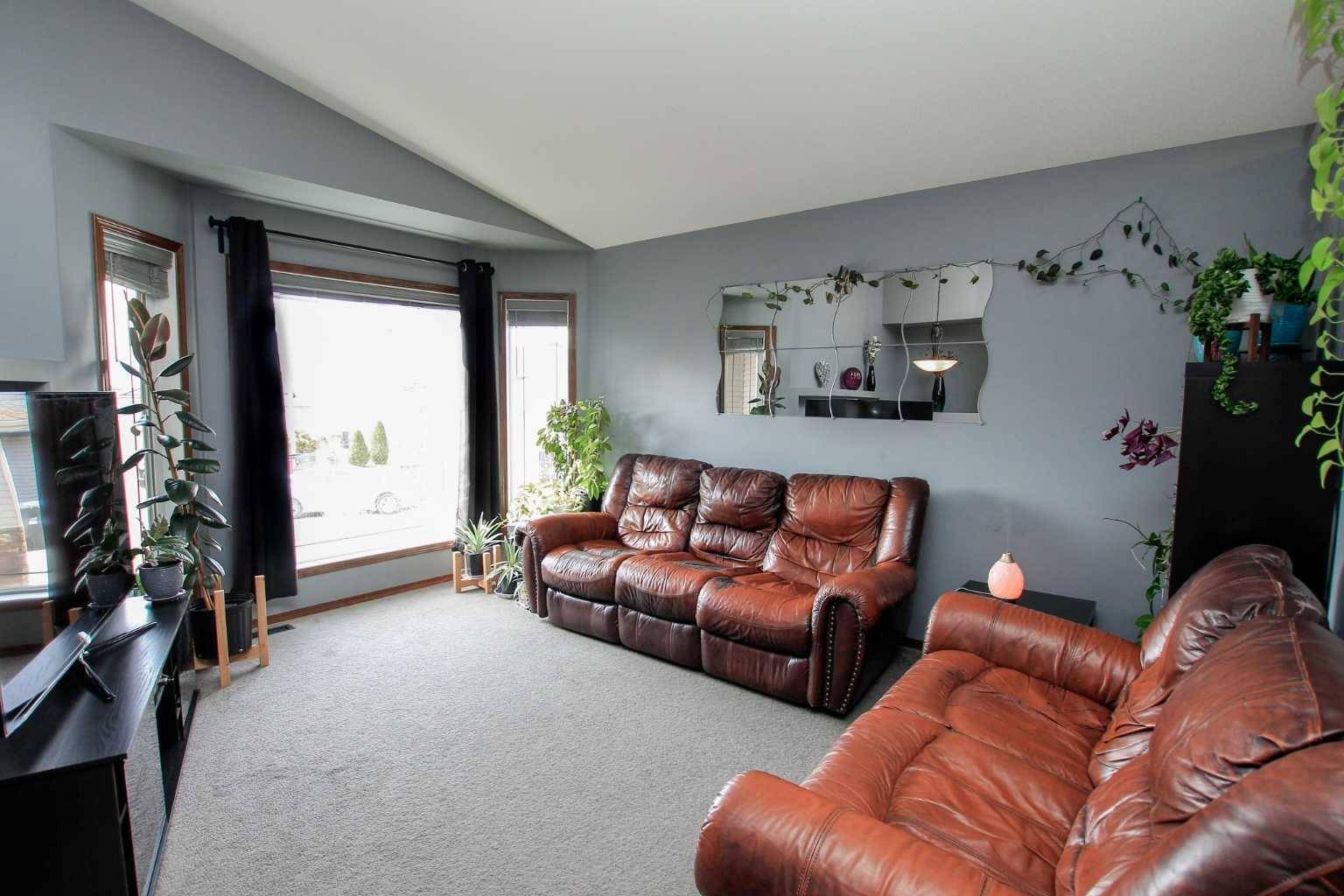 Red Deer, AB T4R 3N1,60 Isaacson CRES