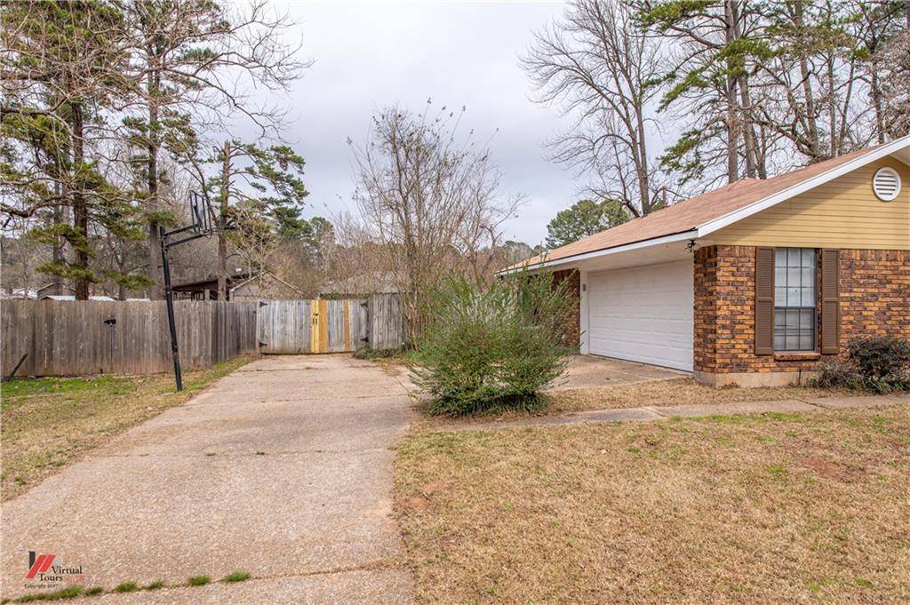 Haughton, LA 71037,8213 White Oak Drive