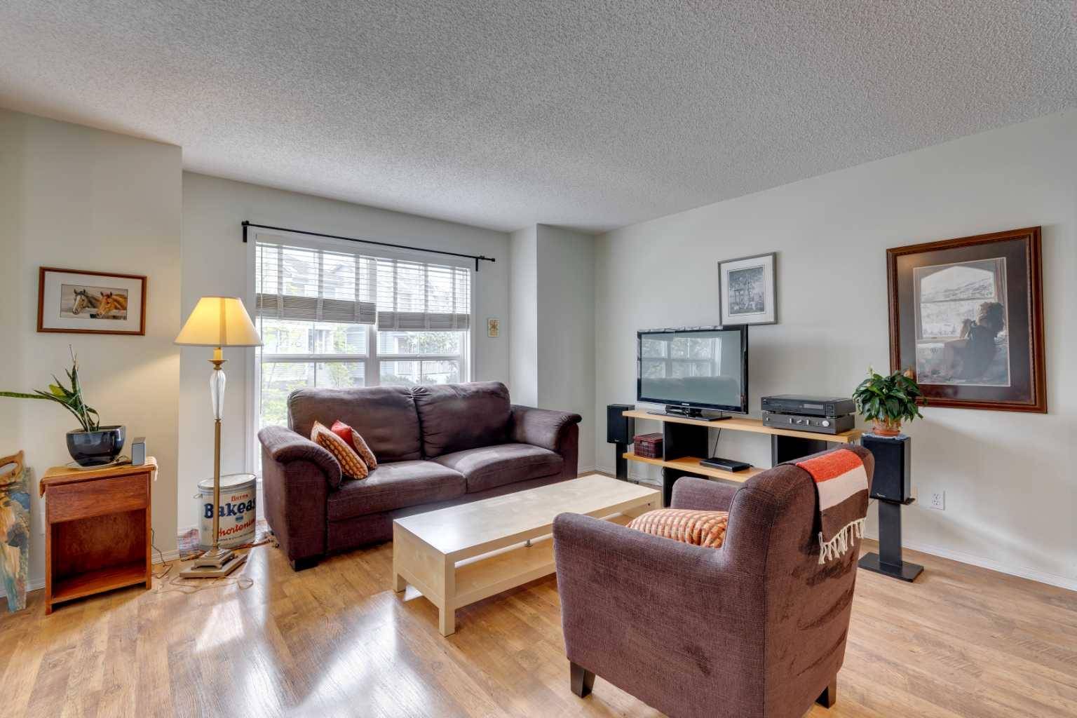 Calgary, AB T2Z 3L9,35 Prestwick CRES SE