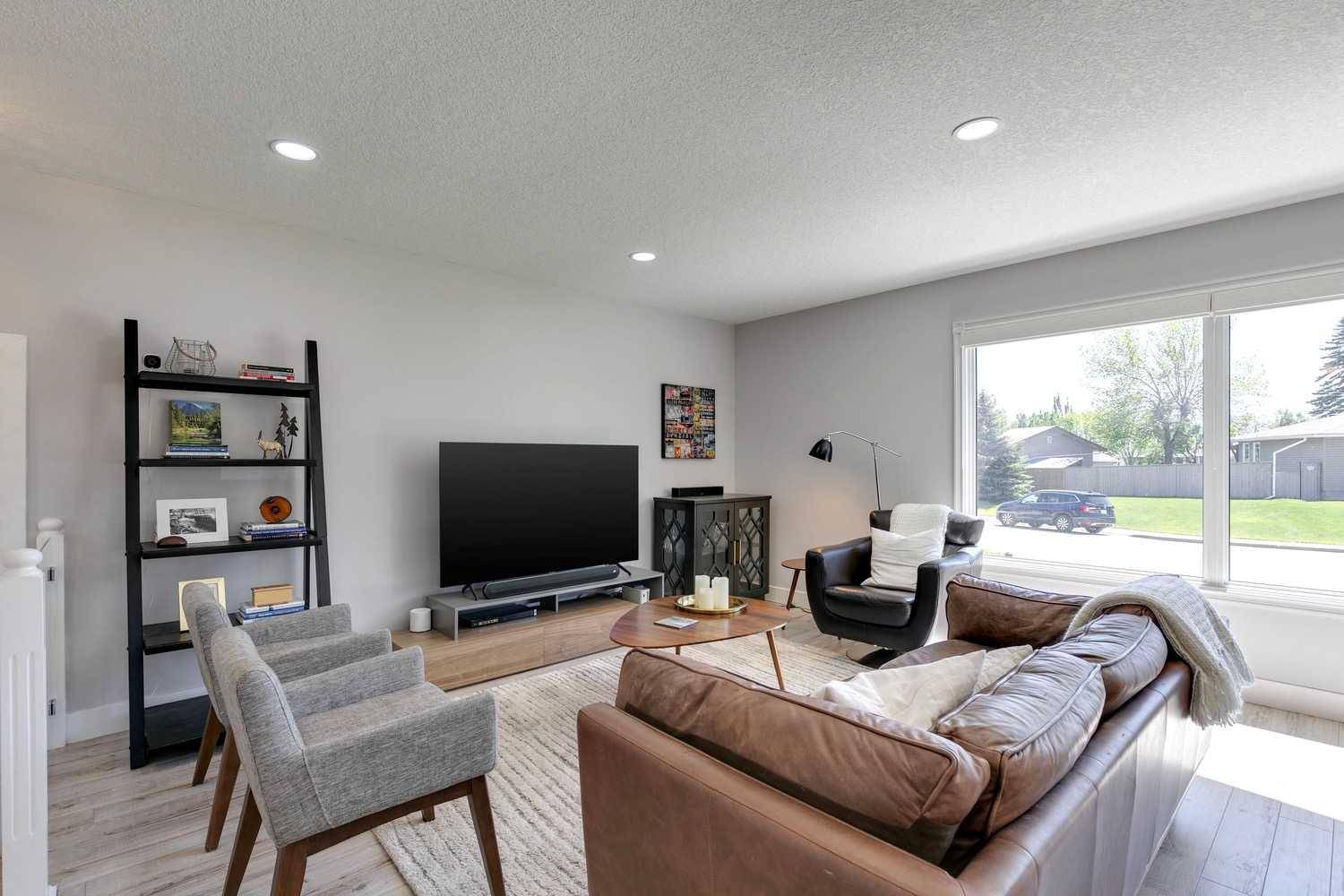 Calgary, AB T2H1W3,824 Avonlea PL SE