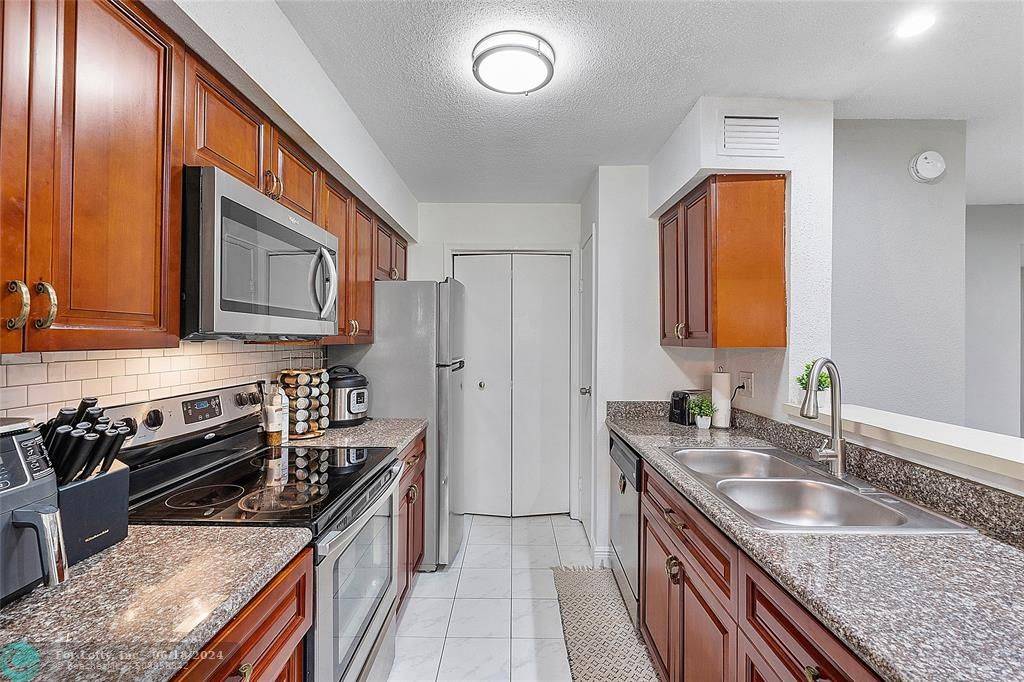 Coral Springs, FL 33071,711 Riverside Dr  #1411