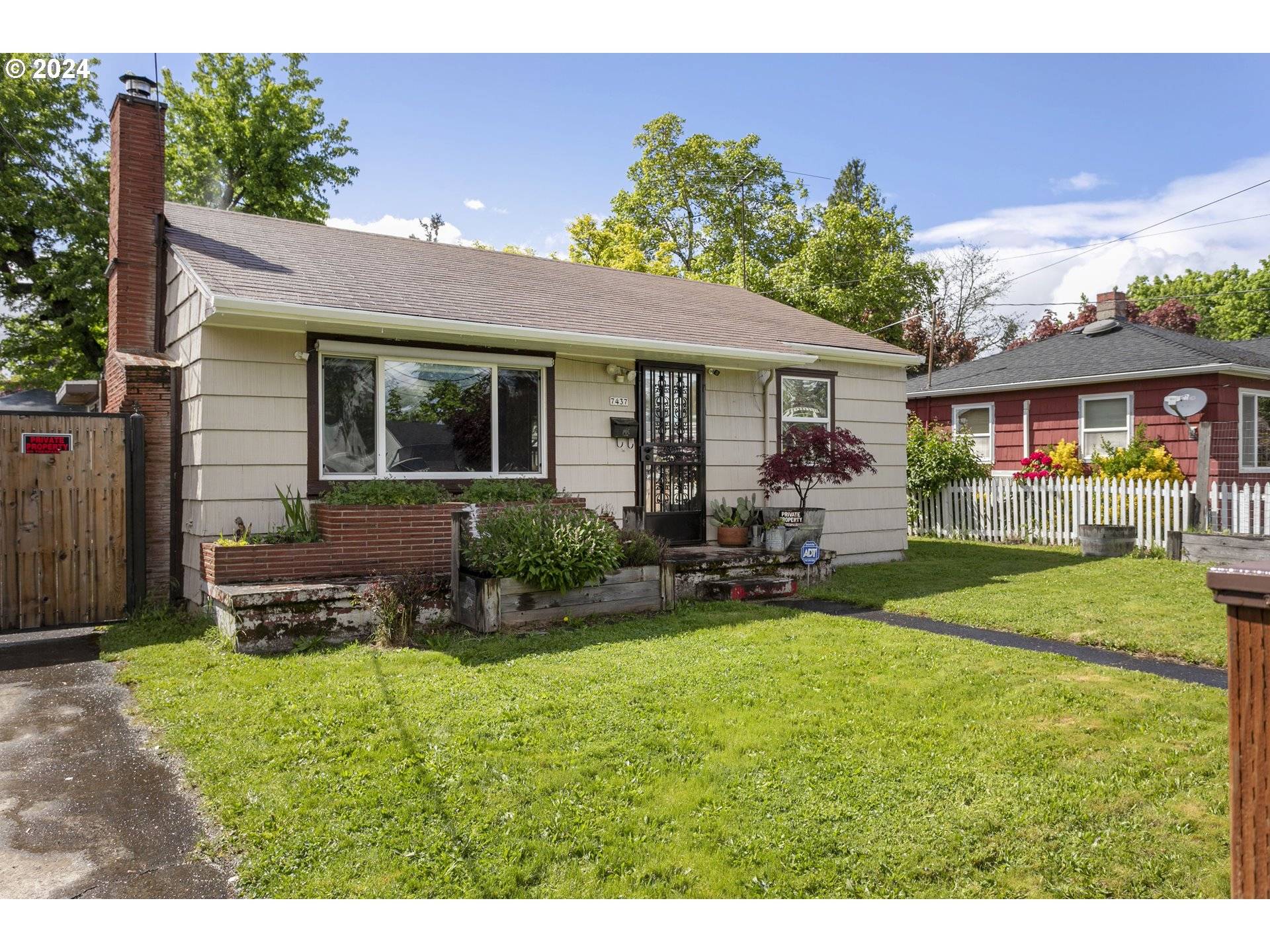 Portland, OR 97266,7437 SE 85TH AVE