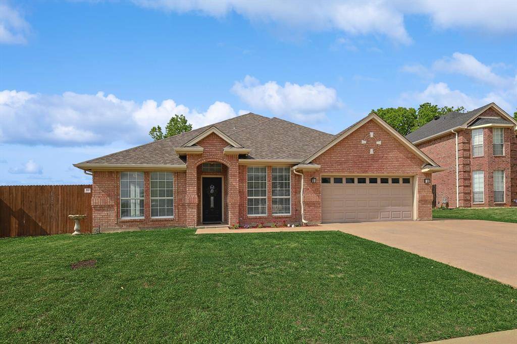 Saginaw, TX 76179,824 Oak Court