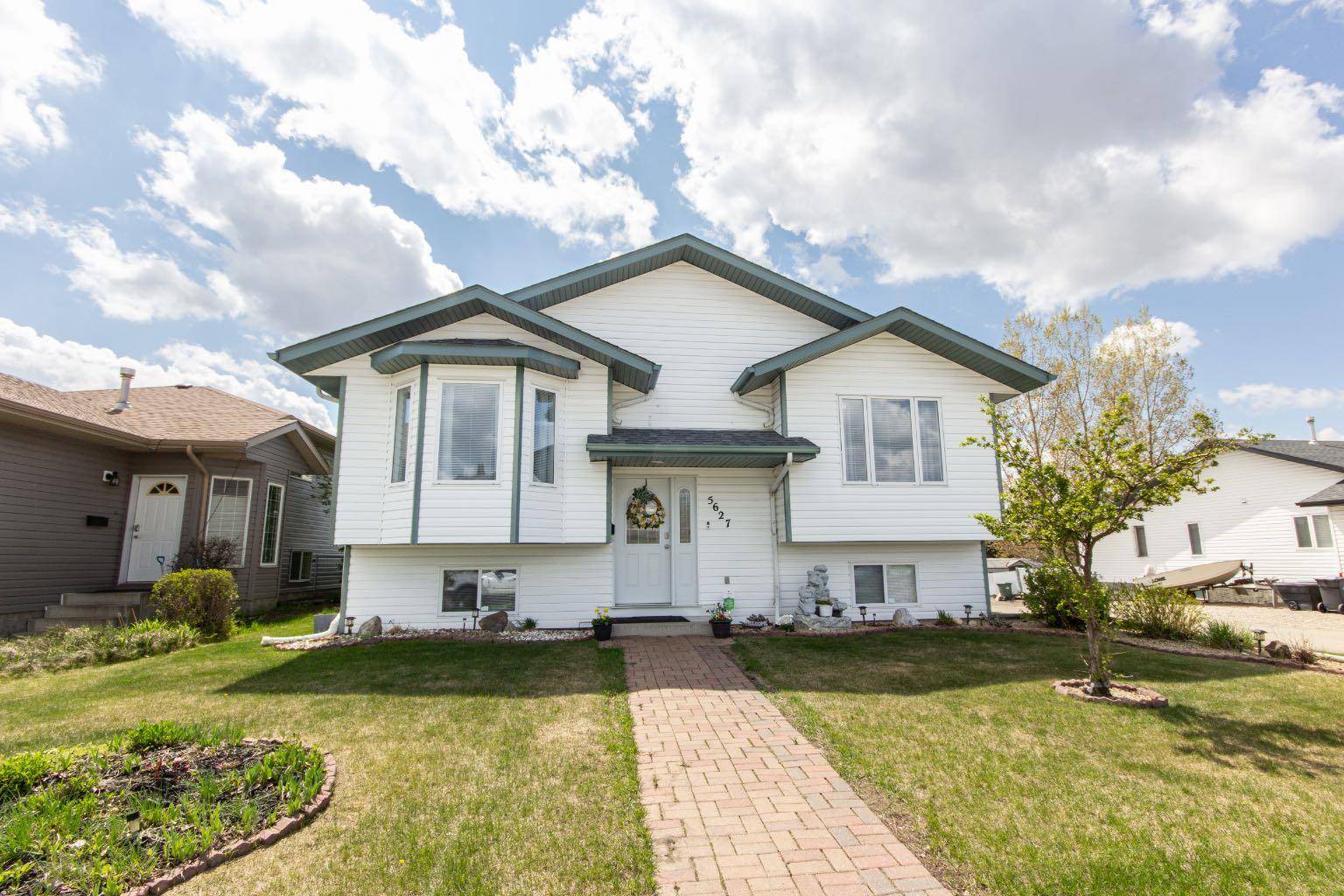 Innisfail, AB T4G 1X6,5627 55 Avenue Crescent