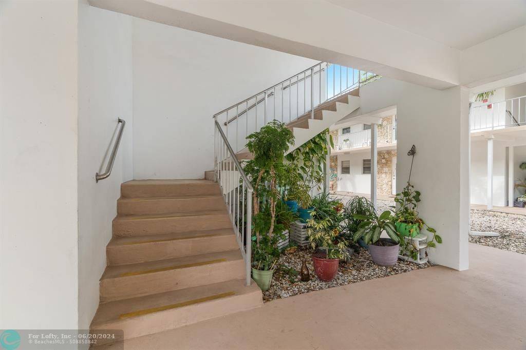 Pompano Beach, FL 33064,2501 W Golf Blvd  #228