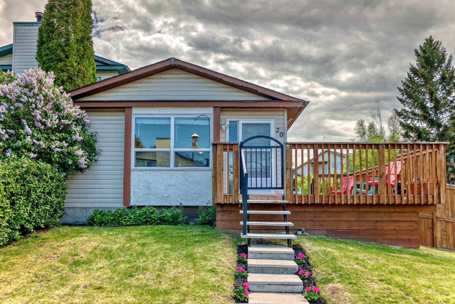 Calgary, AB T2J6K2,20 Deerview WAY SE