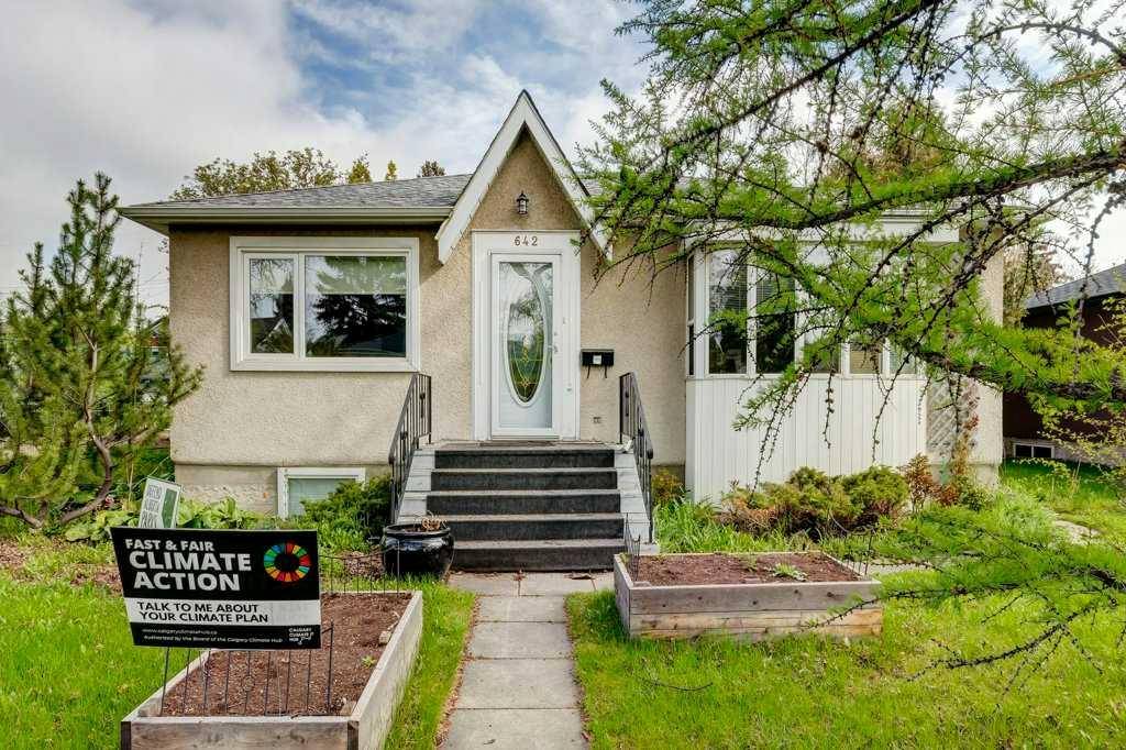 Calgary, AB T2M 2A9,642 25 AVE NW