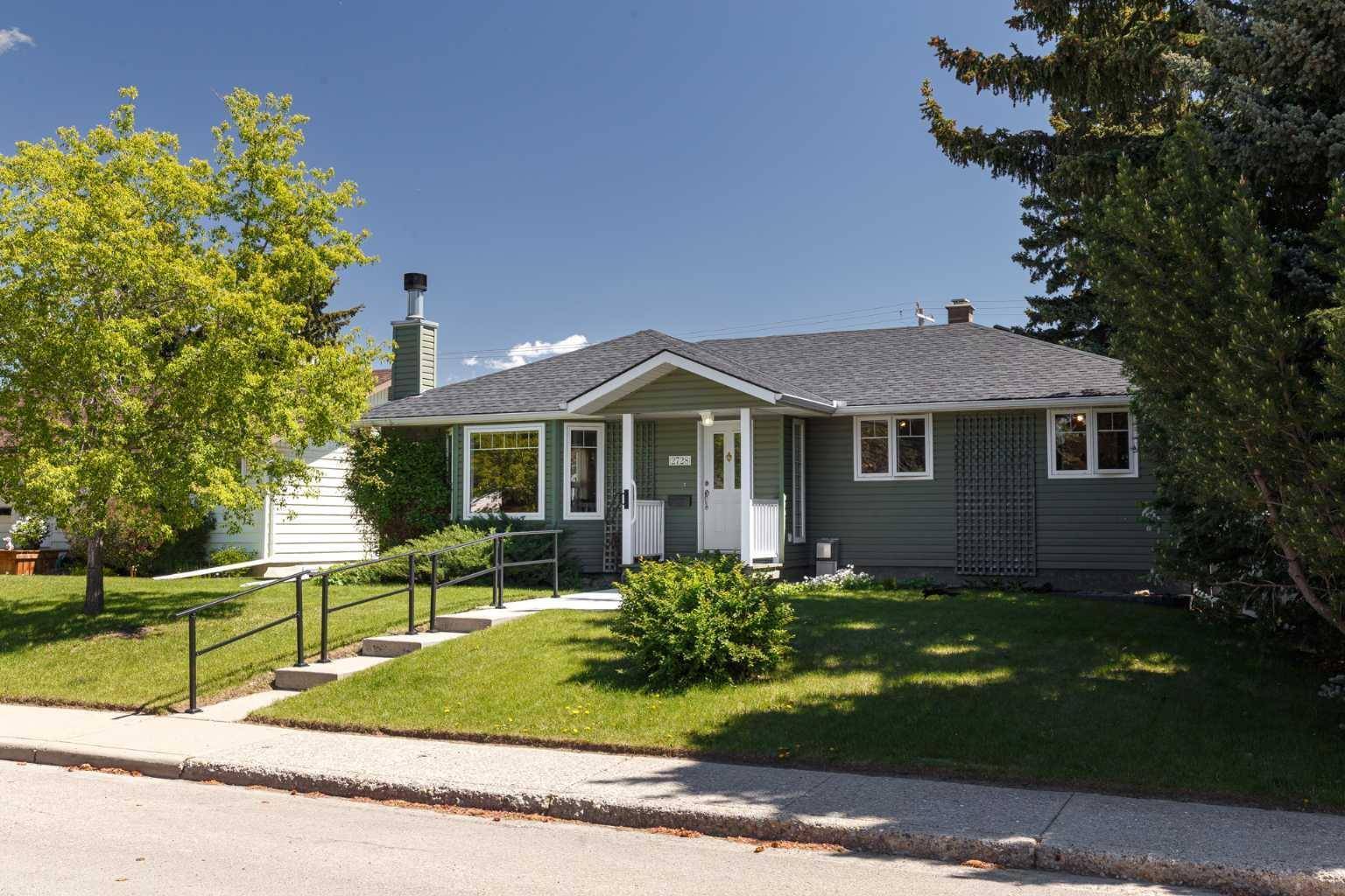 Calgary, AB T3E 3Y1,2728 49 ST SW