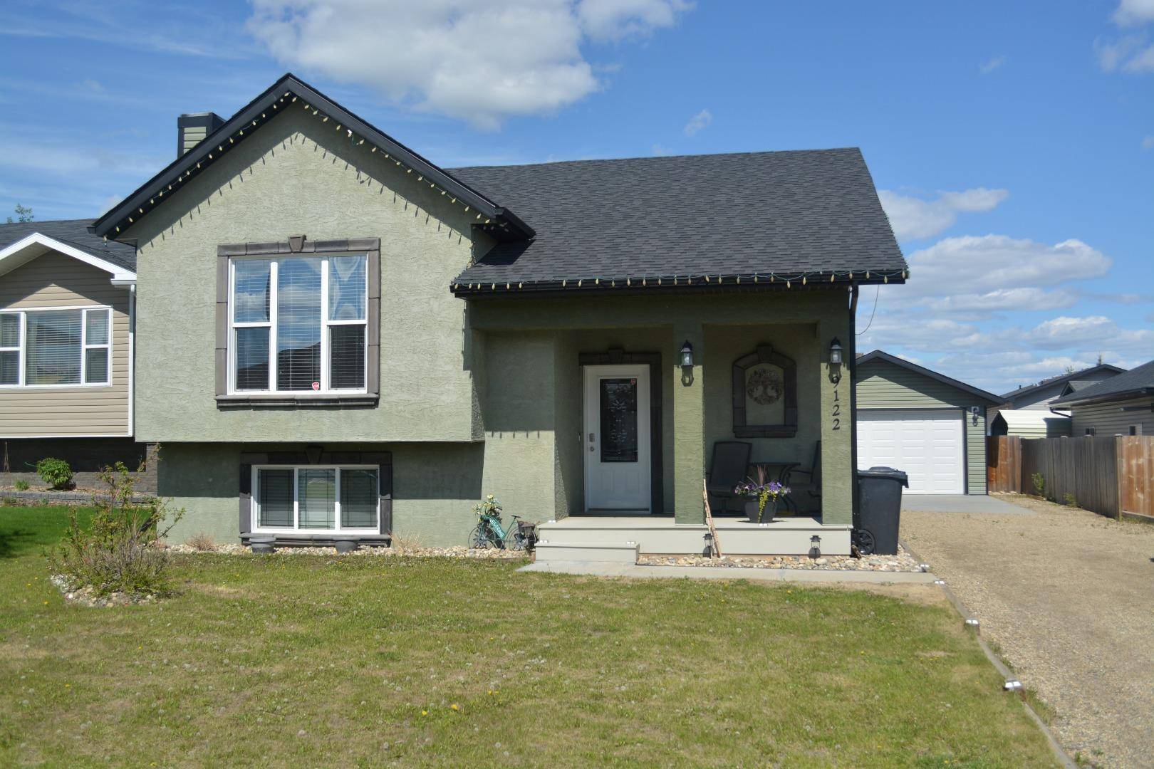 Peace River, AB T8S 1W9,9122 130 AVE