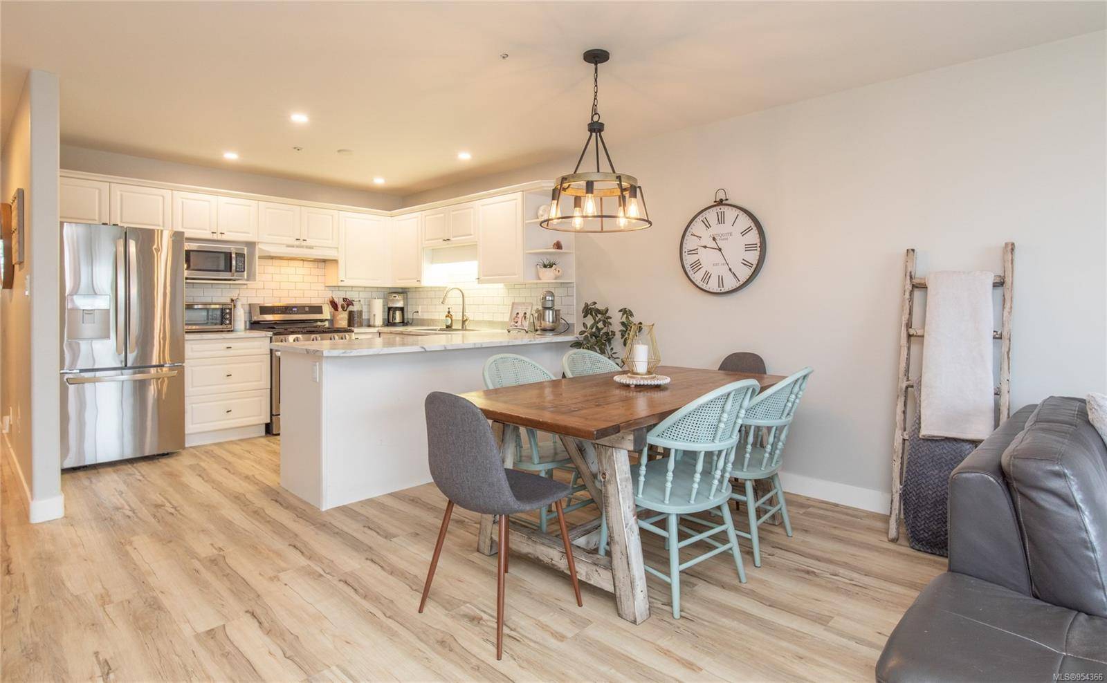 Nanaimo, BC V9T 2H2,4271 Wellington Rd #10