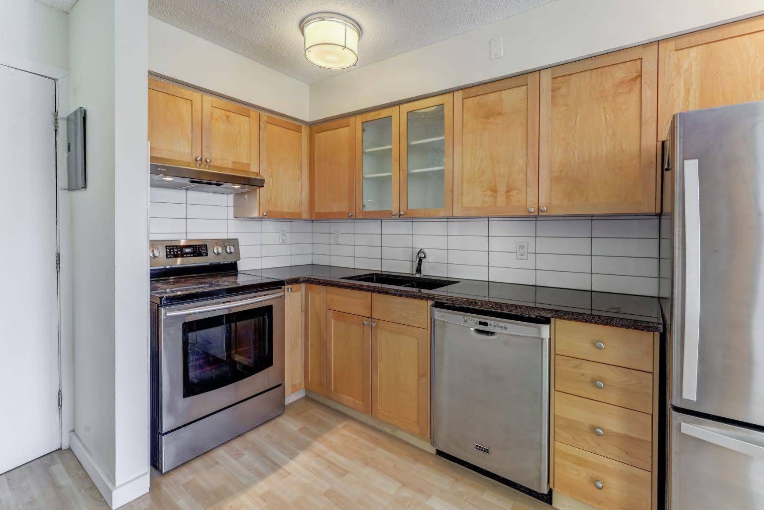 Calgary, AB T2T 4M4,2130 17 ST SW #404