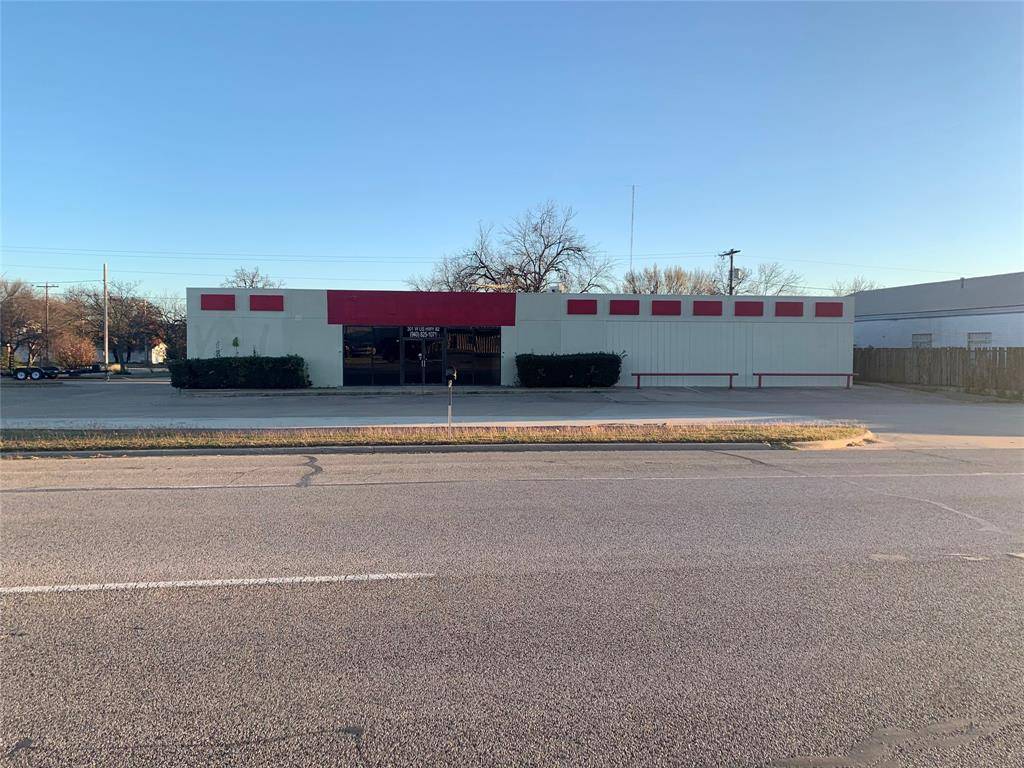 Nocona, TX 76255,301 W Highway 82