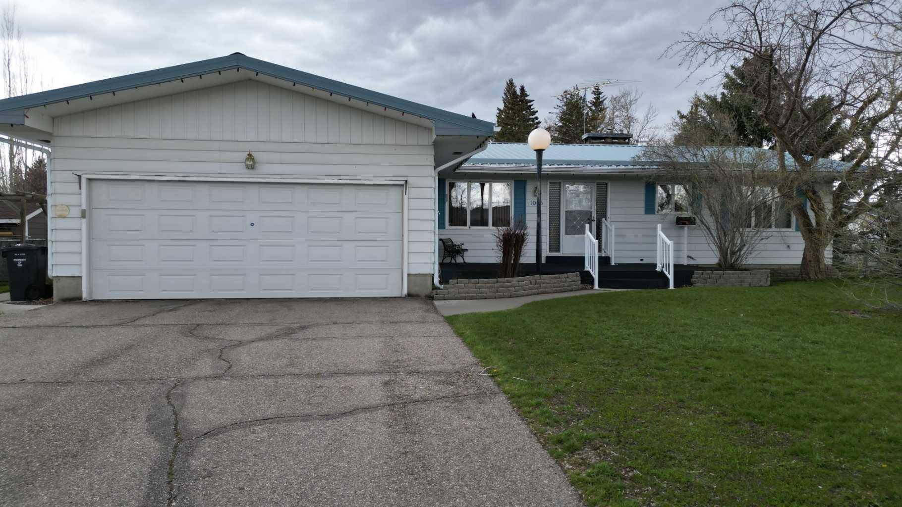 High River, AB T1V 1A9,1005 8 ST SW