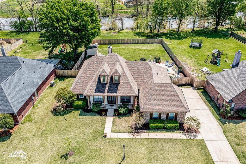 Benton, LA 71006,215 Cherry Blossom Lane