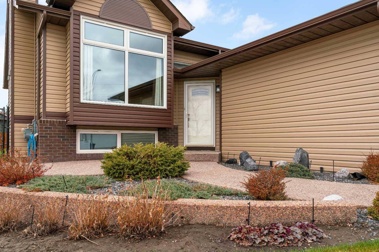 Calgary, AB T2C 4A5,79 Riverstone CRES SE