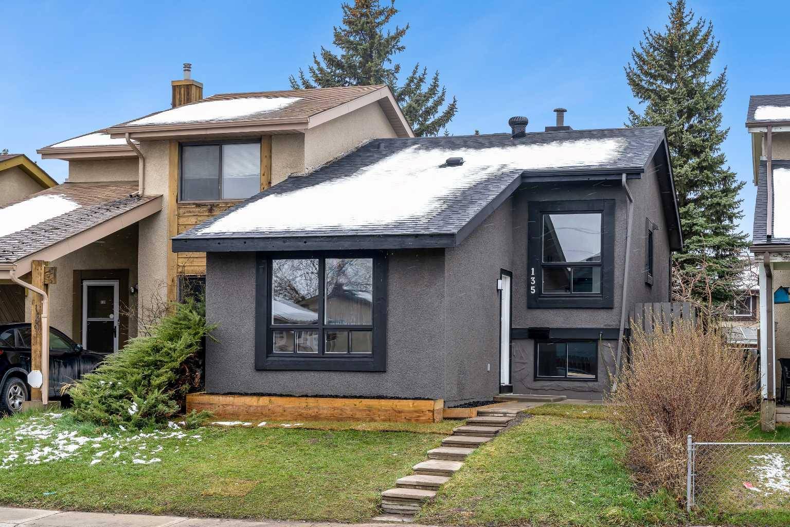 Calgary, AB T1Y 4N4,135 Pinecliff Close NE