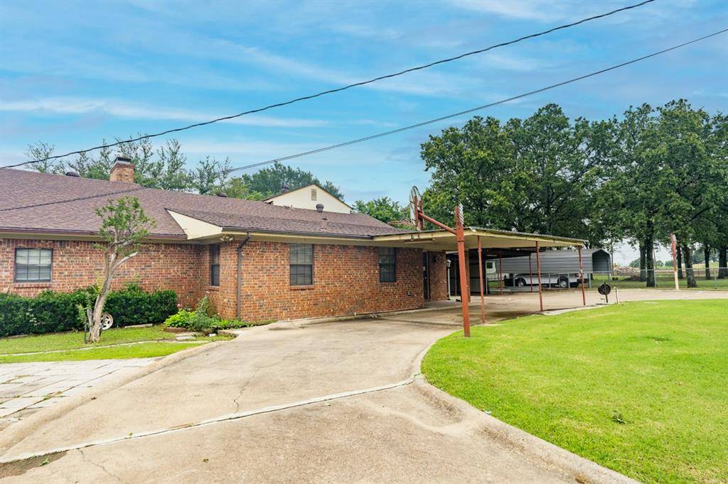 Kemp, TX 75143,209 Pine Street