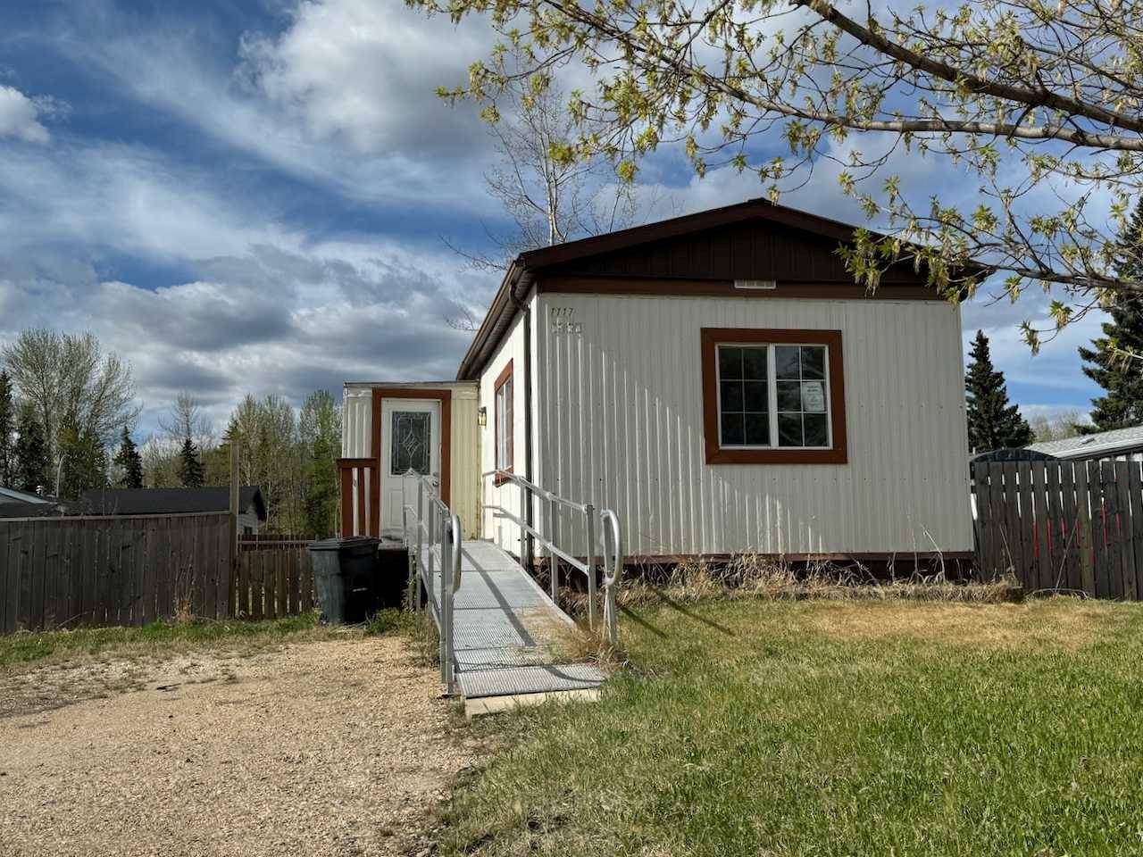 Slave Lake, AB T0G 2A3,1117 12 AVE SE