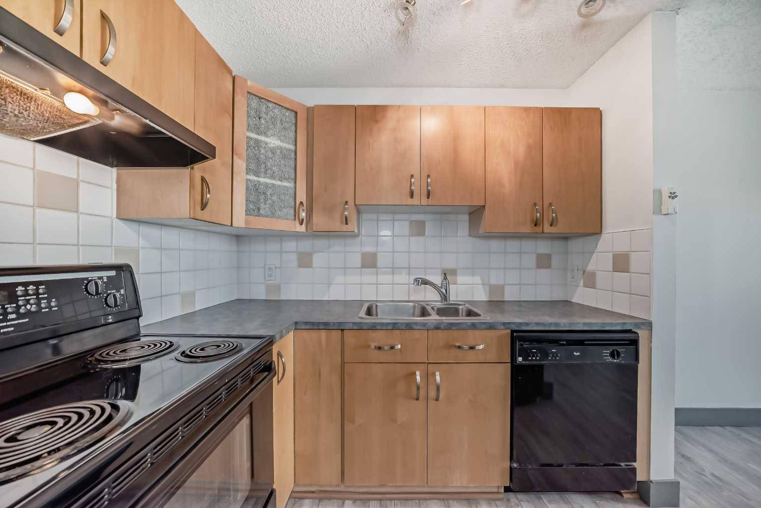 Calgary, AB T2T 4T1,1808 18 ST SW #305