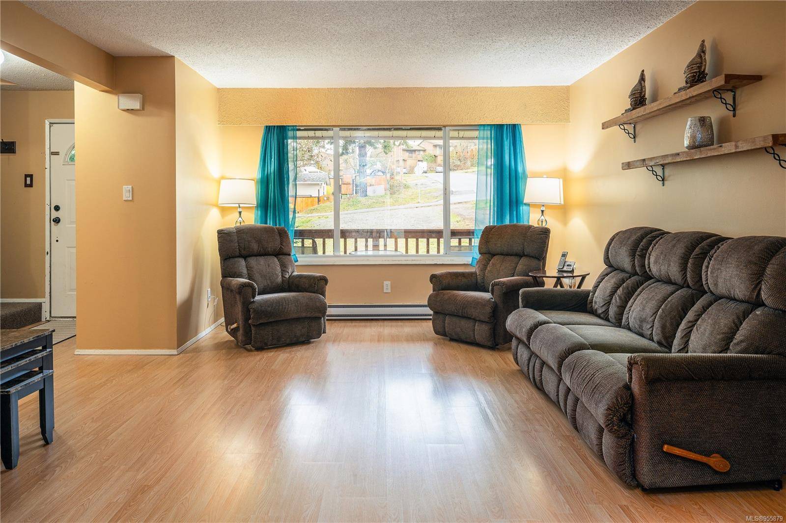 Nanaimo, BC V9R 5S7,632 Nova St
