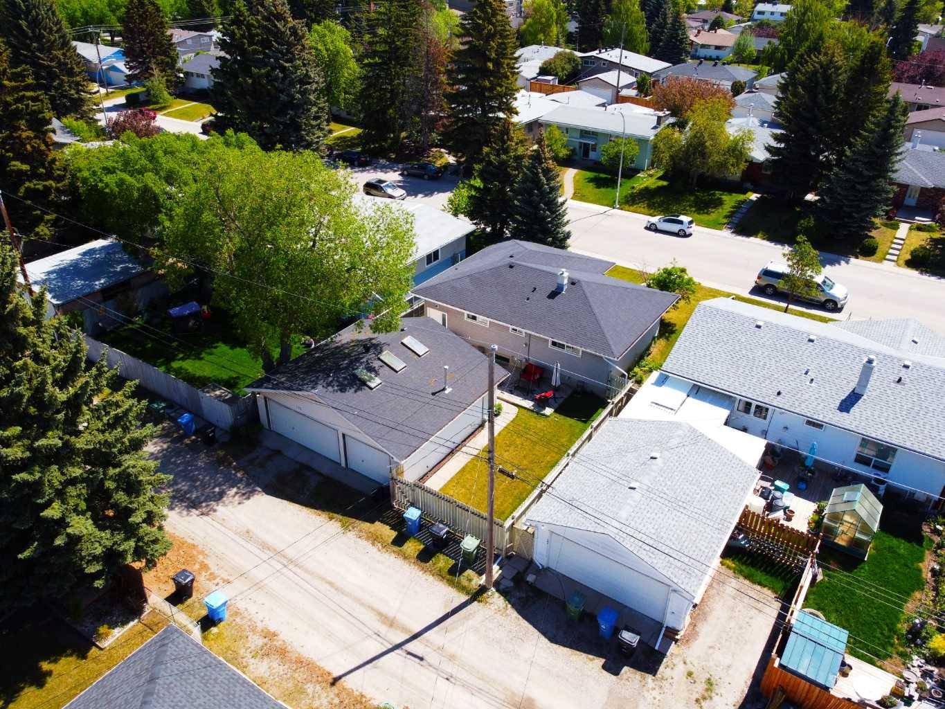 Calgary, AB T2L 1N3,112 Braden CRES NW