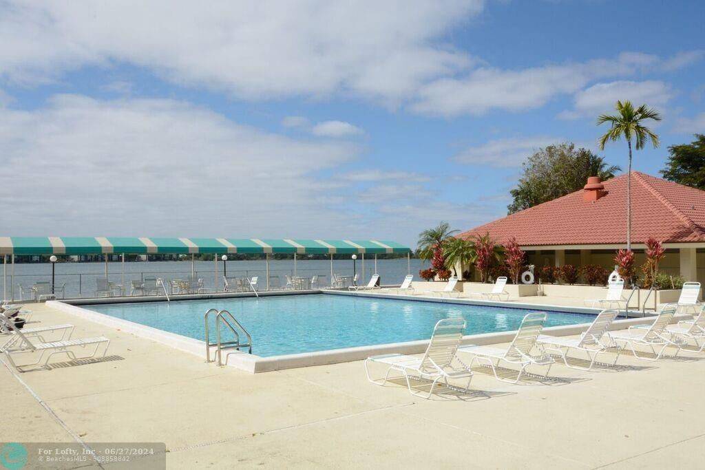 Oakland Park, FL 33309,115 Lake Emerald Dr  #105